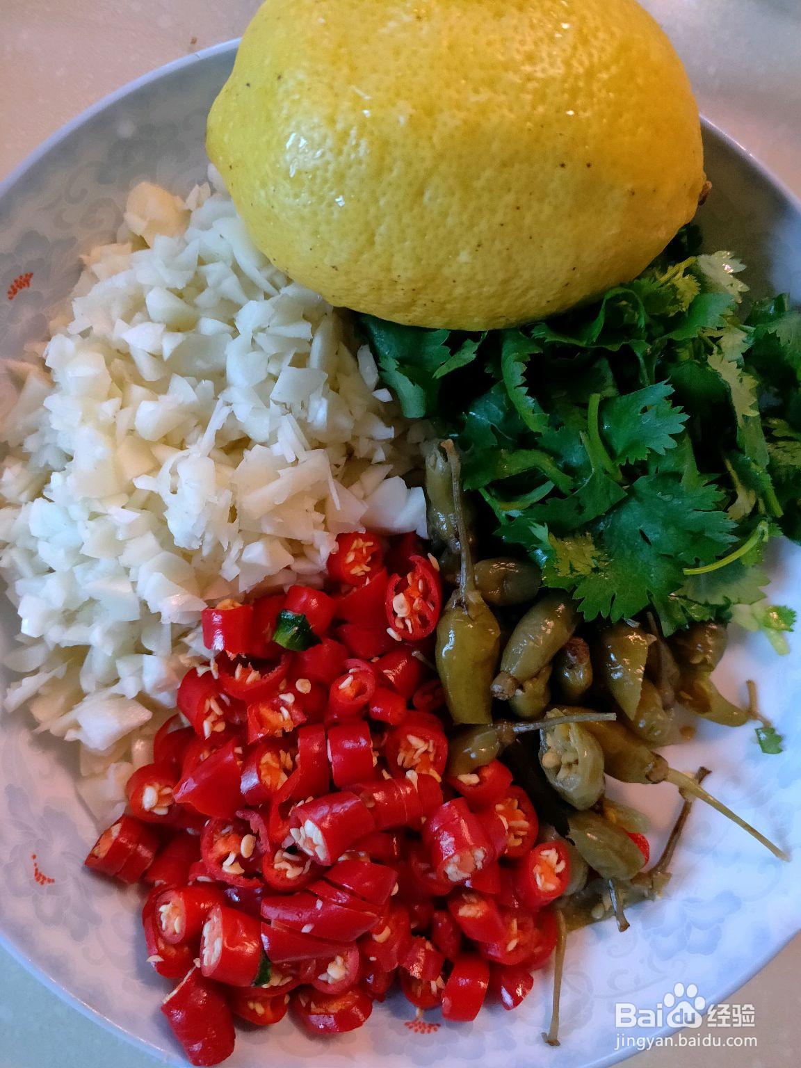 脱骨柠檬鸡爪的做法