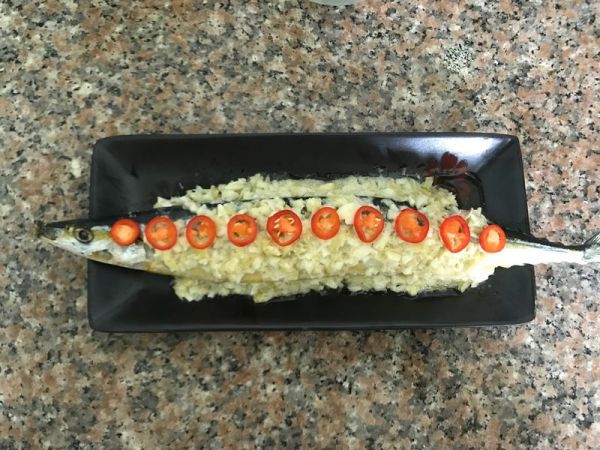野山椒末蒸秋刀鱼