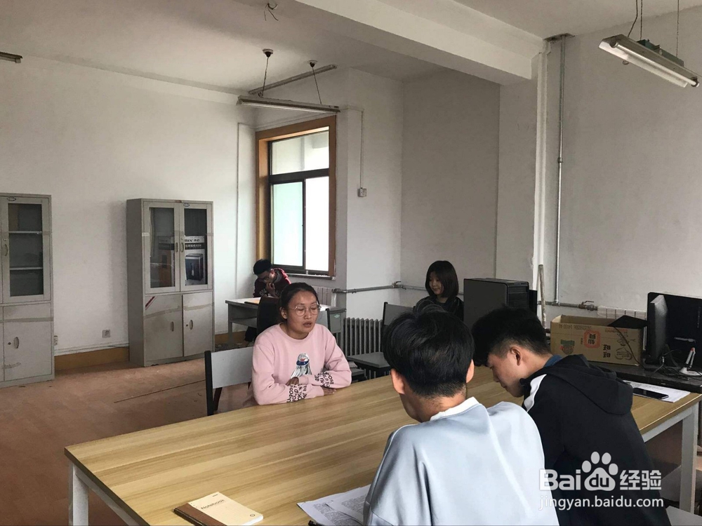 如何做自我介绍出其不意的亮相？