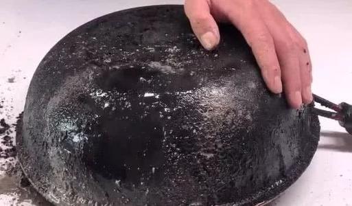 煤气烧锅发黑什么原因