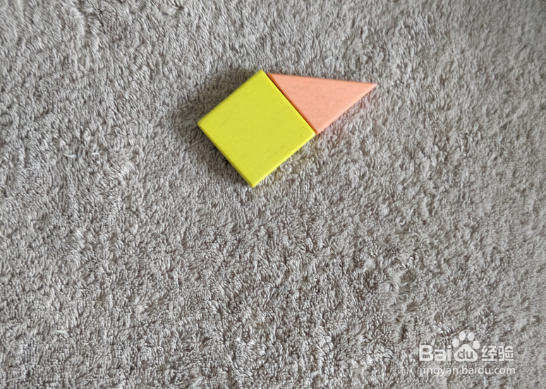 用七巧板怎样拼一只向前看的企鹅？