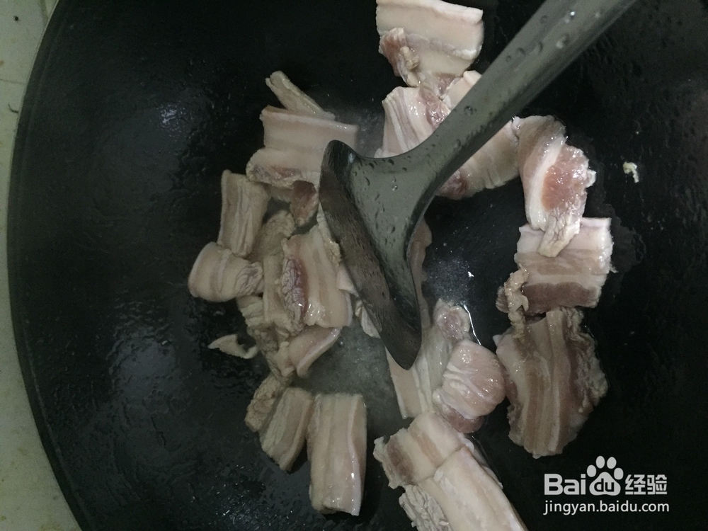 手撕包心菜炒五花肉的简单之法