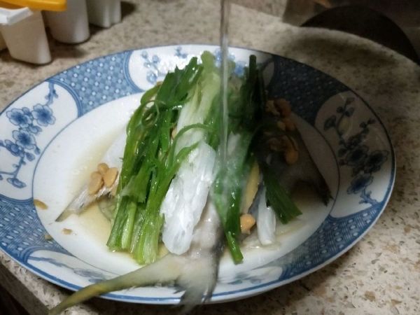 黄豆酱蒸白枪鱼