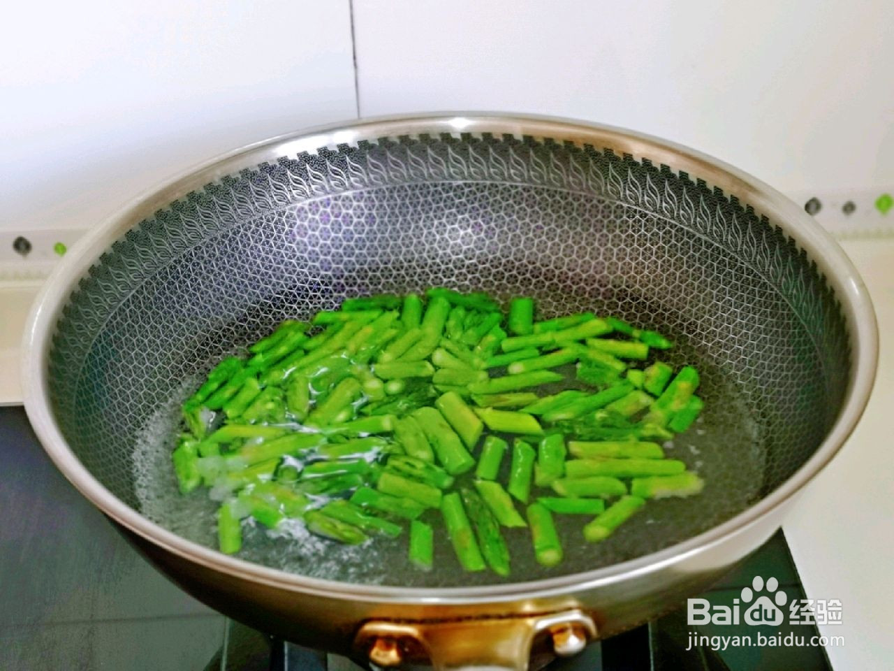 芦笋炒虾仁的做法