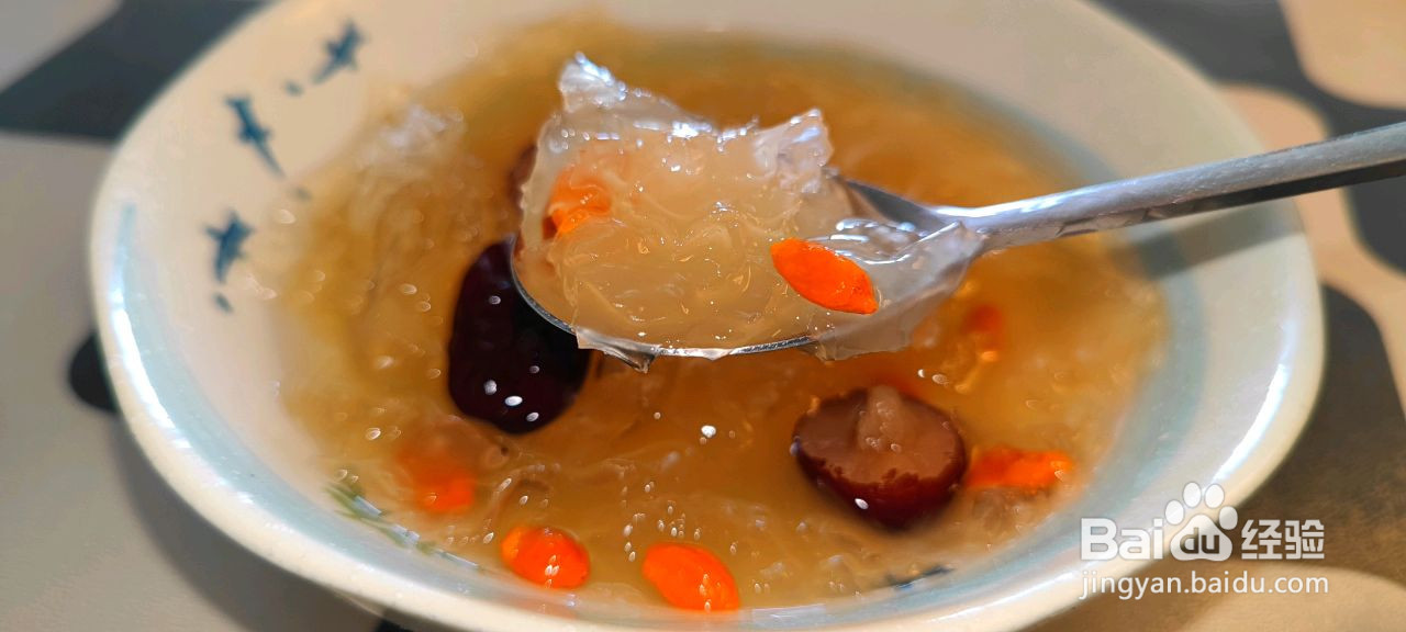 百分百胶质的红枣银耳羹的做法