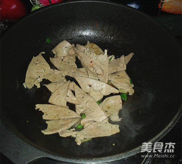 辣椒炒猪肝的做法