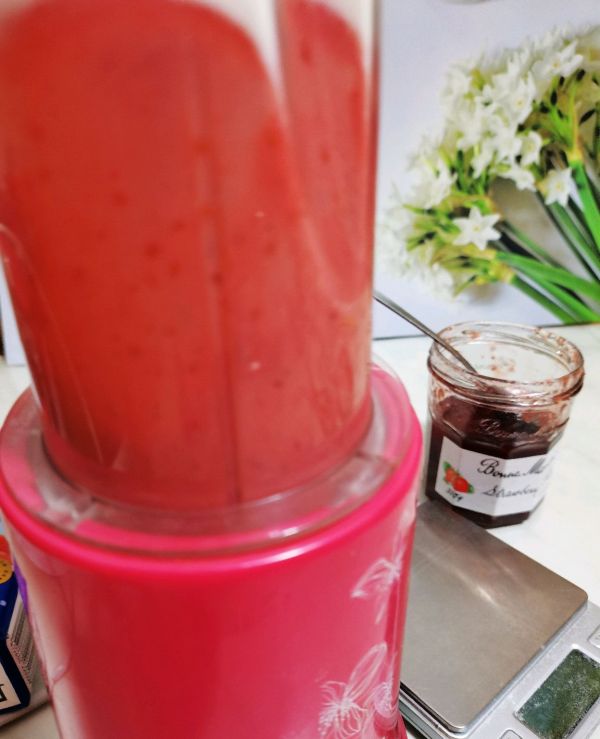 草莓酸奶冰淇淋