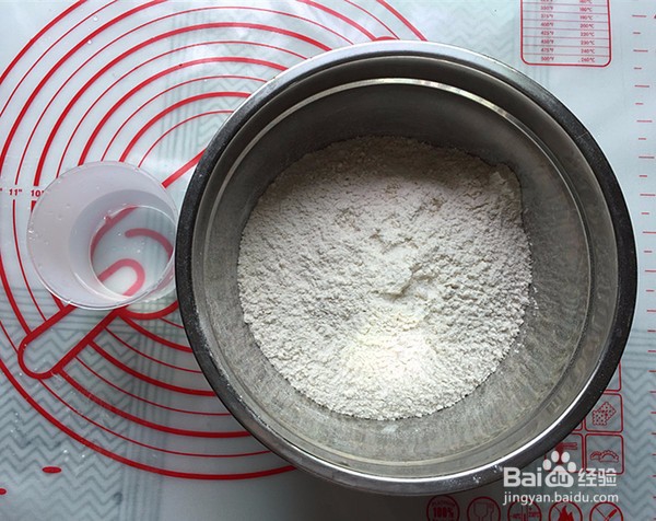 如何做出好吃的酸菜猪肉馅饼