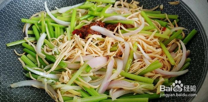 葱辣肉酱芹菜丝的做法