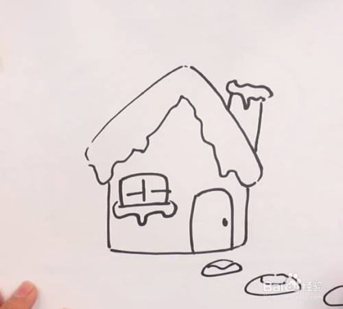 给它画上窗户和门,在窗台上,我们也可以给它画上雪堆的样子.