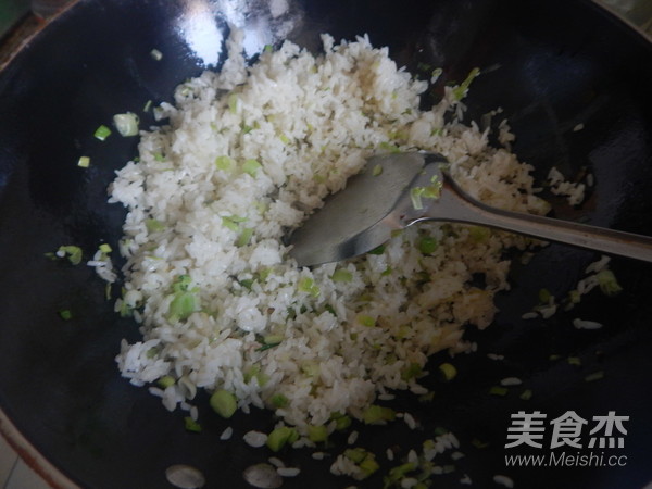 蒜苗炒饭的做法