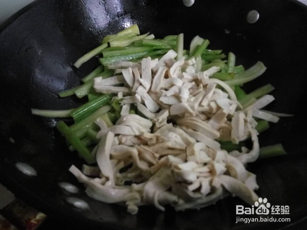 芹菜豆干的做法