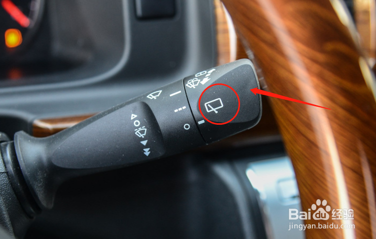 丰田HIACE如何调节车辆雨刮器