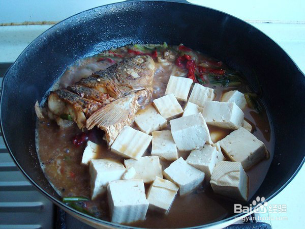 豆腐块炖鱼头
