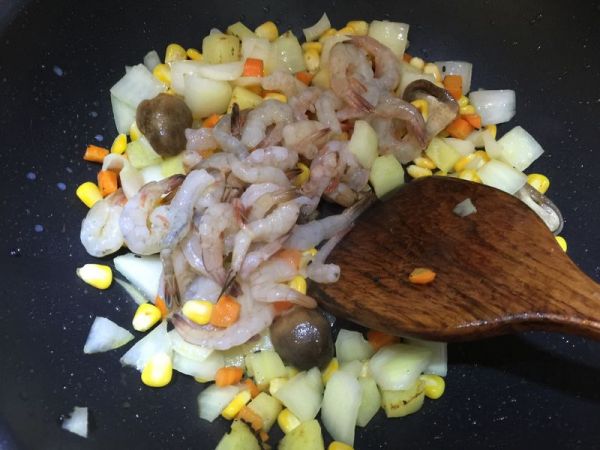 鲜虾杂蔬咖喱饭