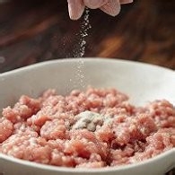 制作肉皮冻肉馅生煎包