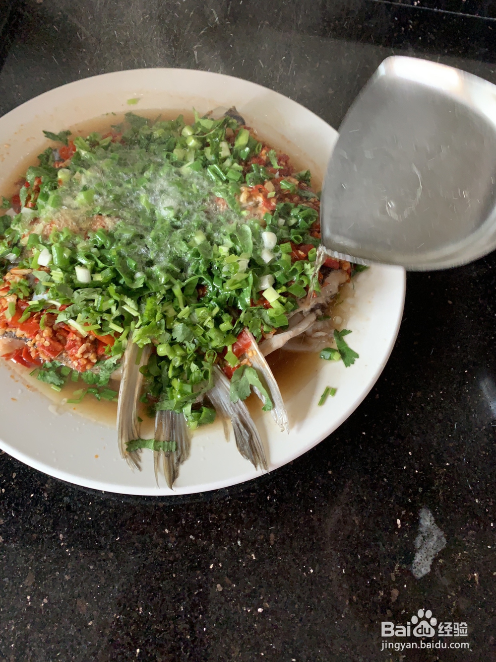 光盘剁椒鱼头海鲜美食教程