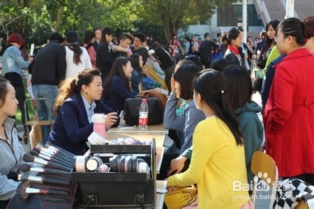 大学生出入职场应该怎样面试才能成功