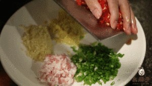 养生食补鱼香茄子的做法