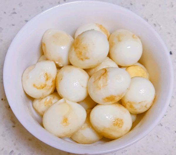 红烧肉炖鹌鹑蛋