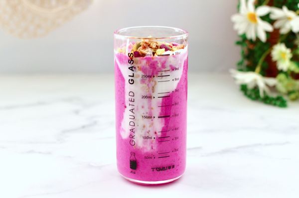 蔓越莓火龙果麦片酸奶昔