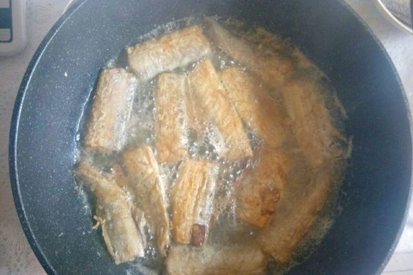 外焦里嫩不腥不腻的快手煎带鱼