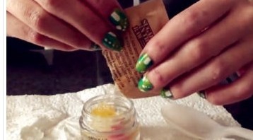 自制唇部磨砂膏