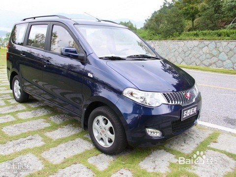 五菱之光怎么换雨刮器