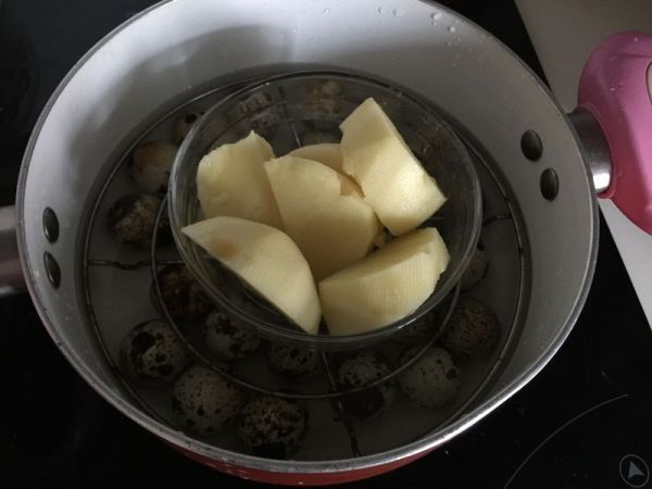 炸土豆鹌鹑蛋丸子