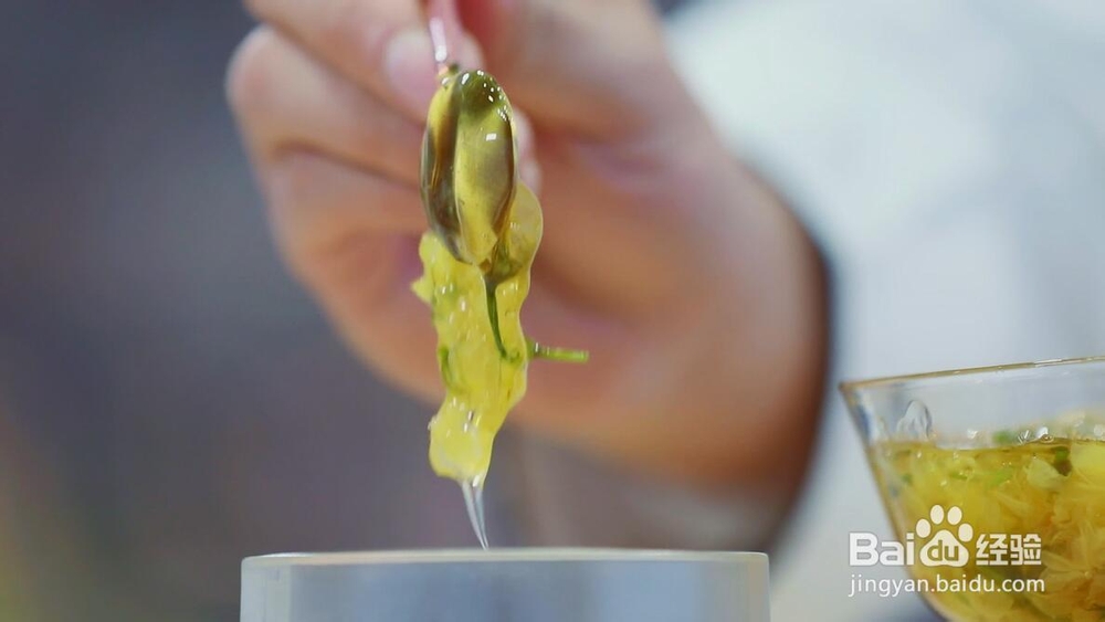 酥到掉渣的养乐多姜汁桂花蜜酿