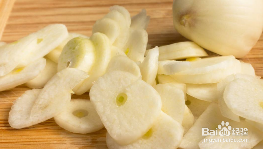 怎么制止猫咪玩水？