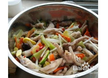 正宗傣味舂鸡脚的做法