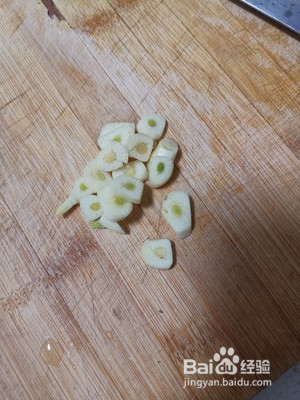 蘑菇炒韭菜做法