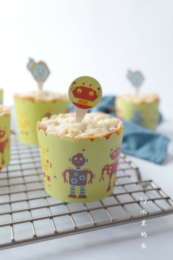 酥皮樱桃纸杯蛋糕