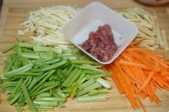 养生健康又鲜美---芹菜肉丝小炒