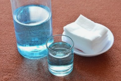 游泳耳朵不进水小窍门