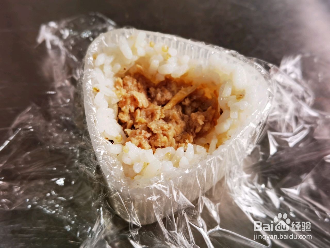 日式金枪鱼饭团