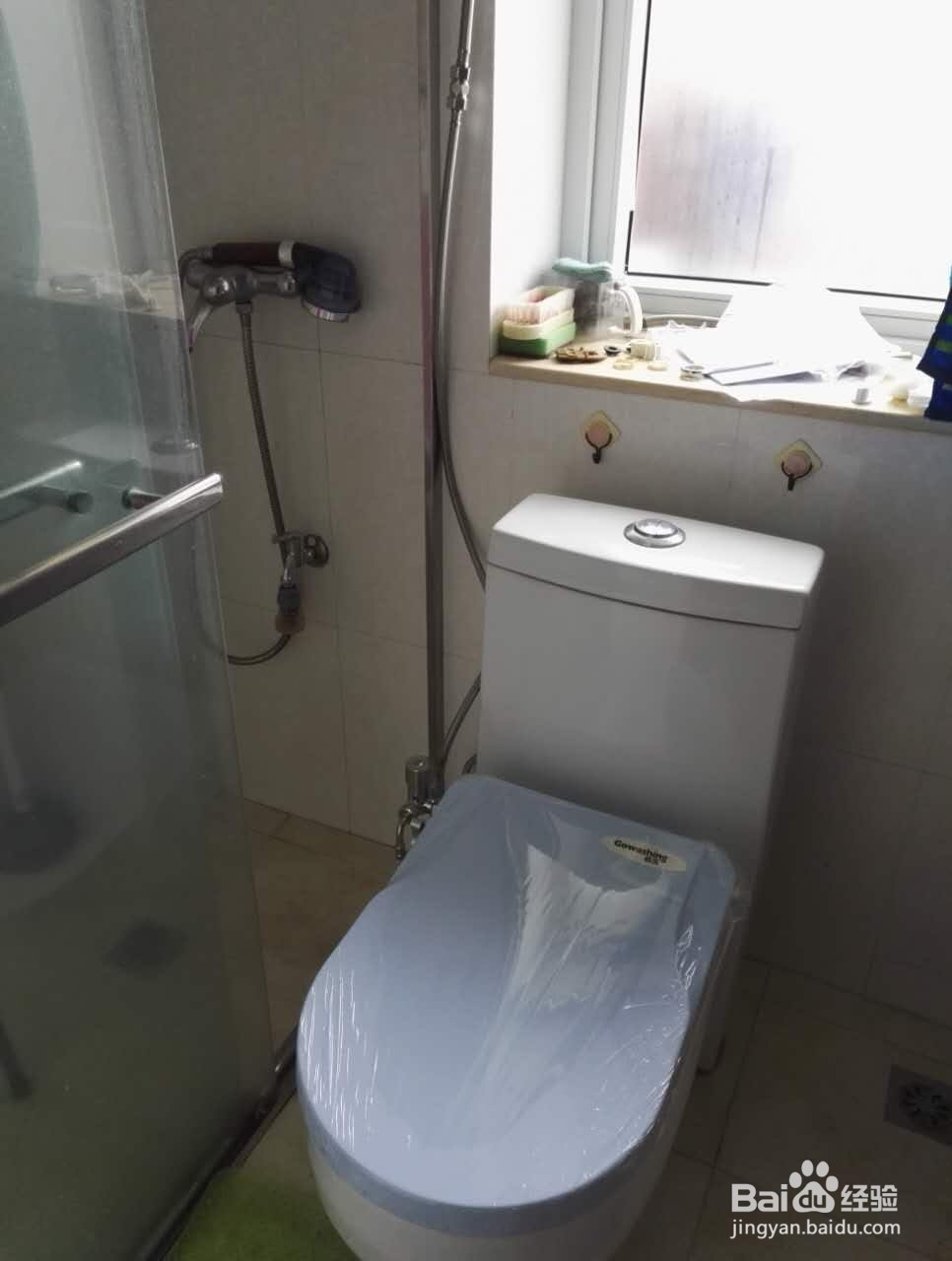 不插电的智能马桶盖要怎么接温水使用