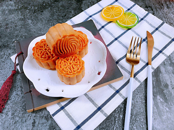 广式纯白莲蓉蛋黄月饼