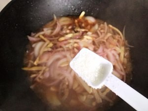 怎么做蚝油洋葱香干炒肉丝