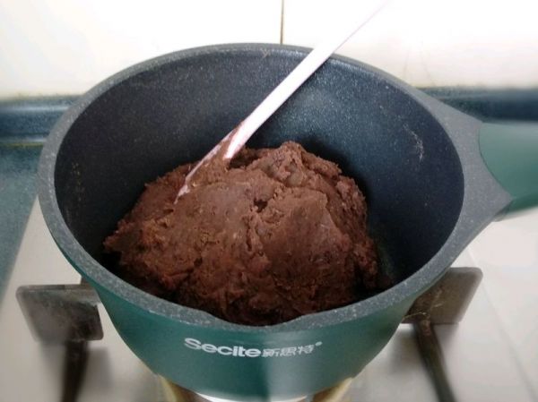 丑萌奶牛豆沙面包