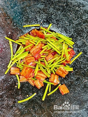 蒜苗炒腊肉的做法