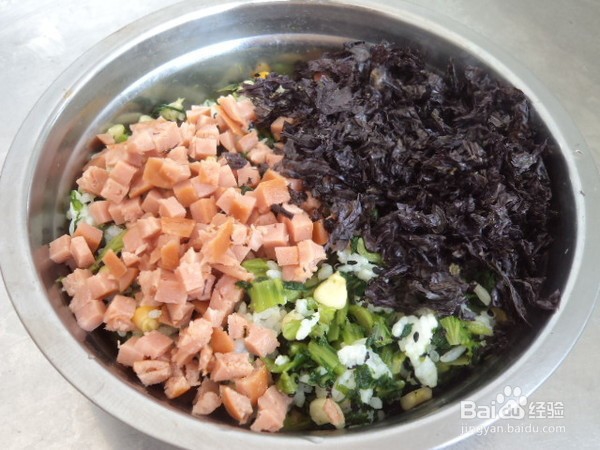 教你简单做出小白菜培根饭卷