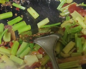 芹菜牛肉丝的做法