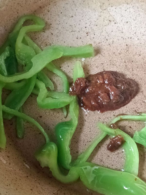 酱香青椒炒薄豆皮