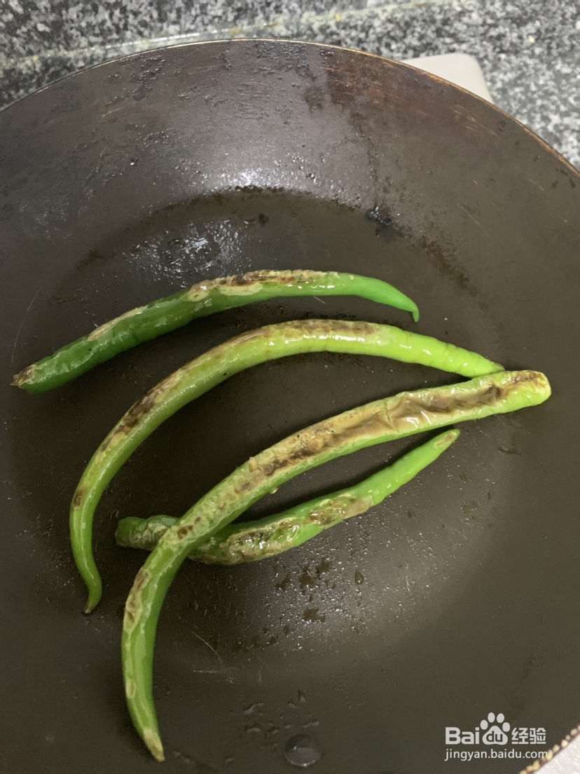 鲜嫩的凉拌青椒皮蛋