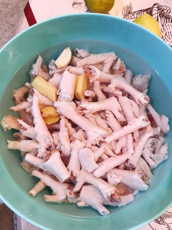 柠檬蒜香味爽口鸡爪