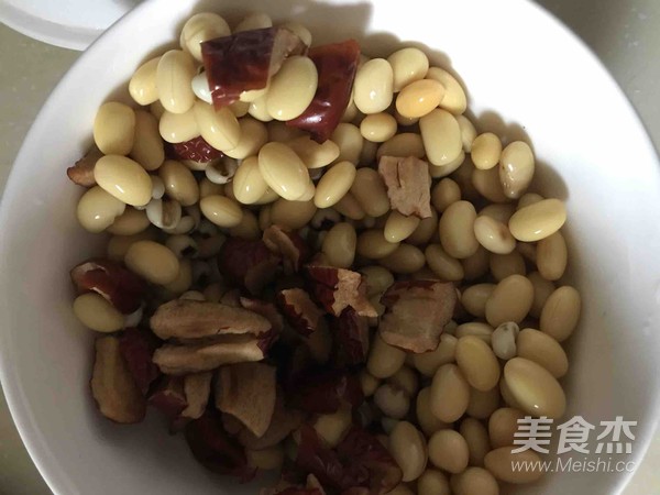 料理机制作红豆薏米豆浆