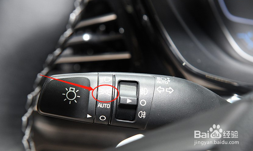 怎么调节起亚极睿汽车的灯光档位