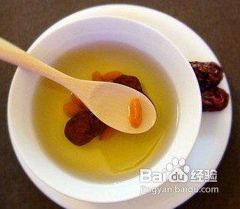 干性皮肤用什么水